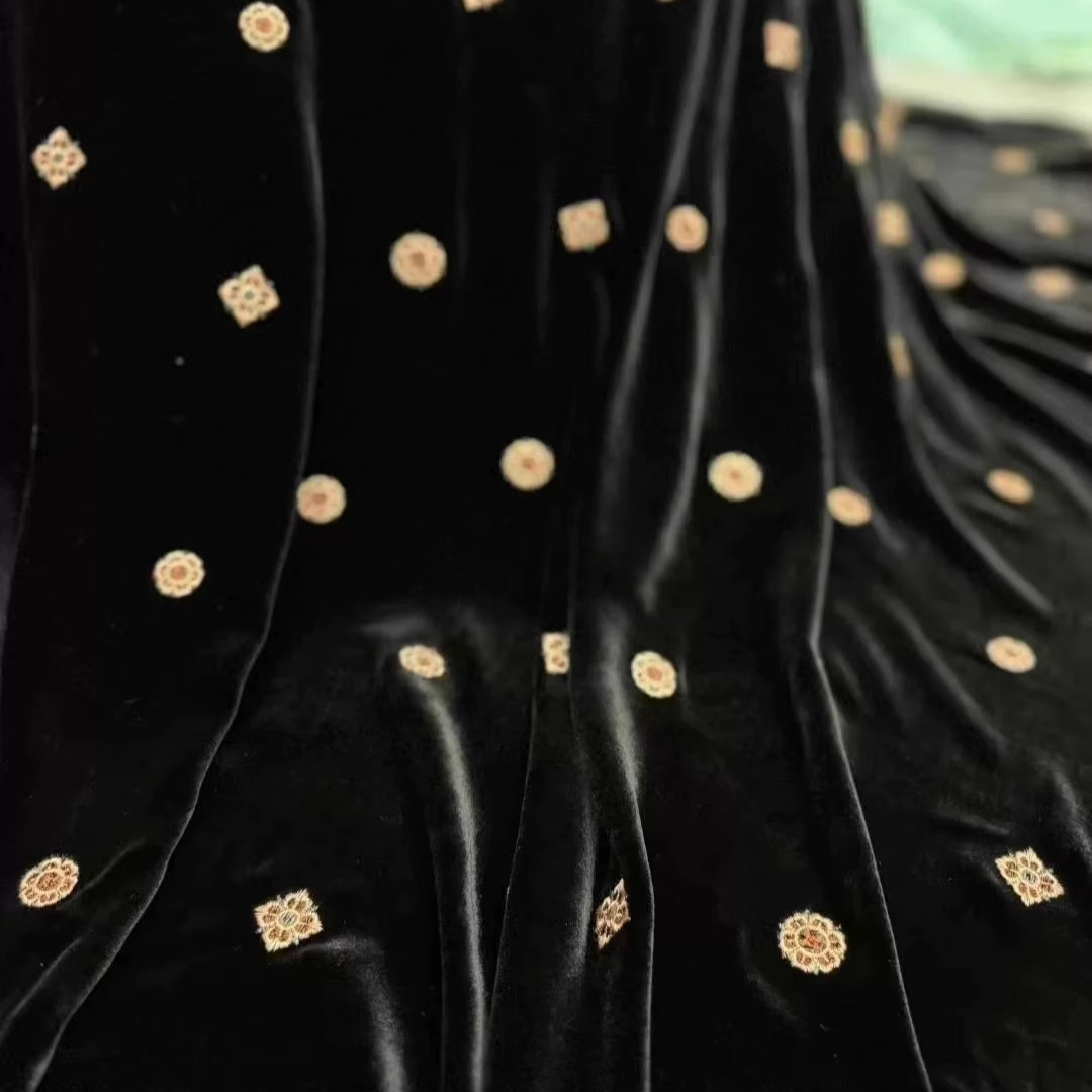 ผ้ากำมะหยี่ไหมปักลายสีดำเขียว  - Velvet Fabric Embroidery บทวิจารณ์และราคา